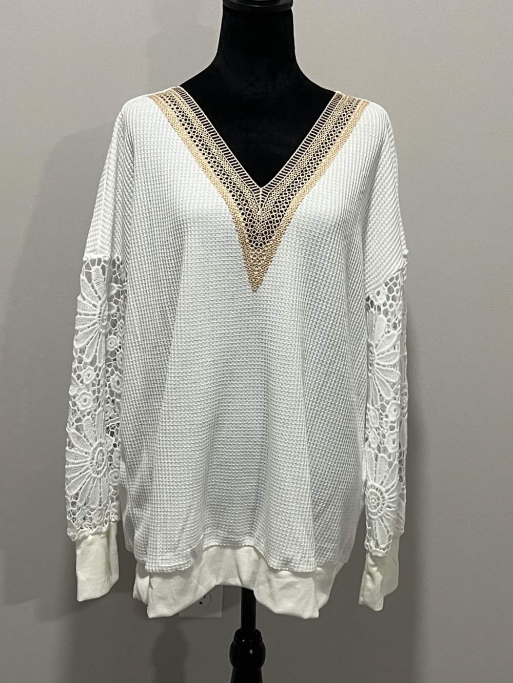 Elegant Lace Floral Puff Sleeves, Cream/Gold Size XL NWT